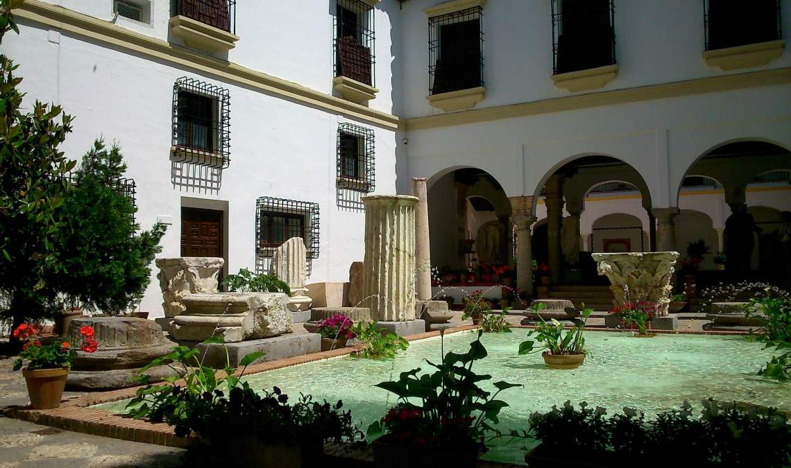 Fiesta de los patios de Córdoba. Museo arqueológico.